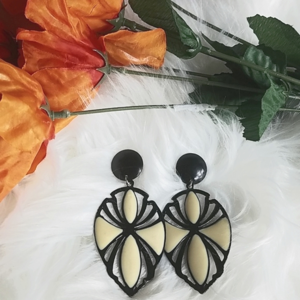 Fashion earrings, cream and black pierced earings - Picture 2 of 4